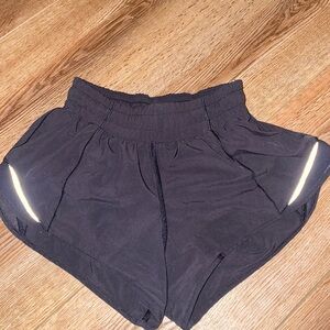 Lululemon Hotty Hot Low Rise 2.5”